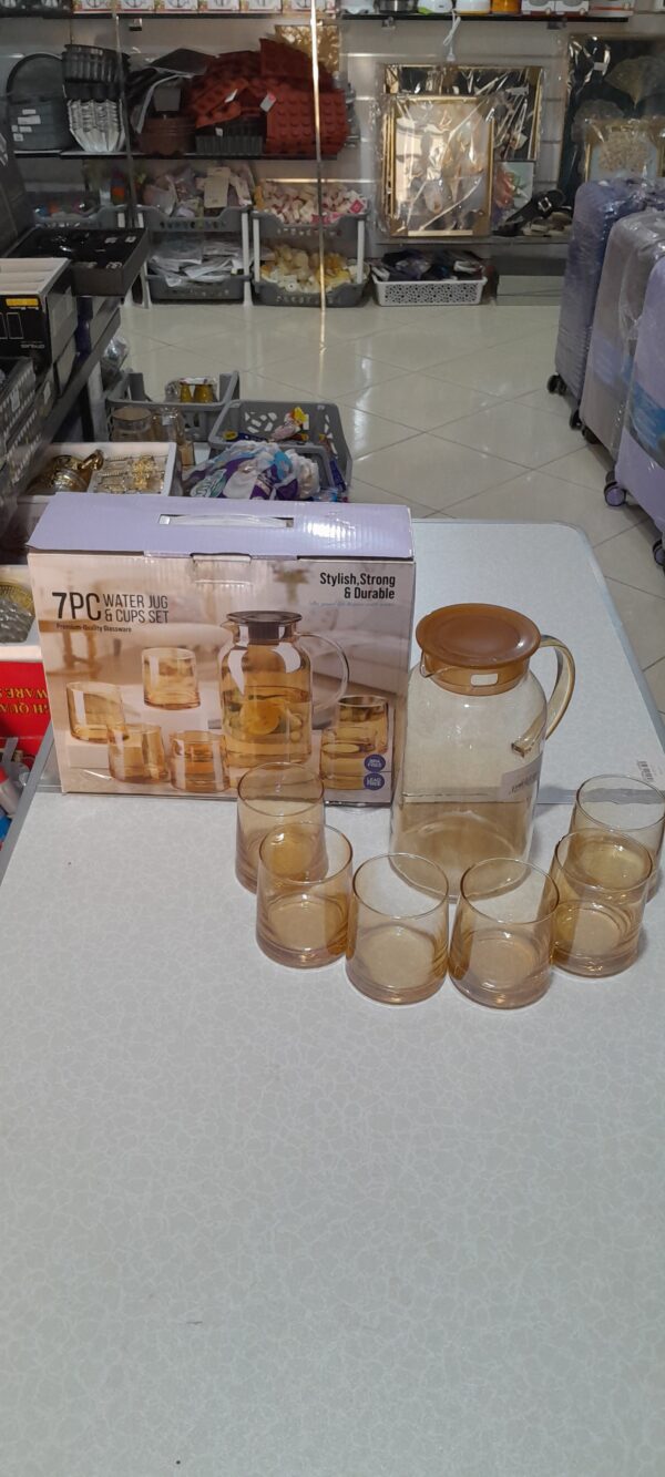 un tasse d'eau 7 pieces